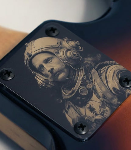 Neck Plate de guitare - Alan Mike, Astronaute des sons - Taille Fender