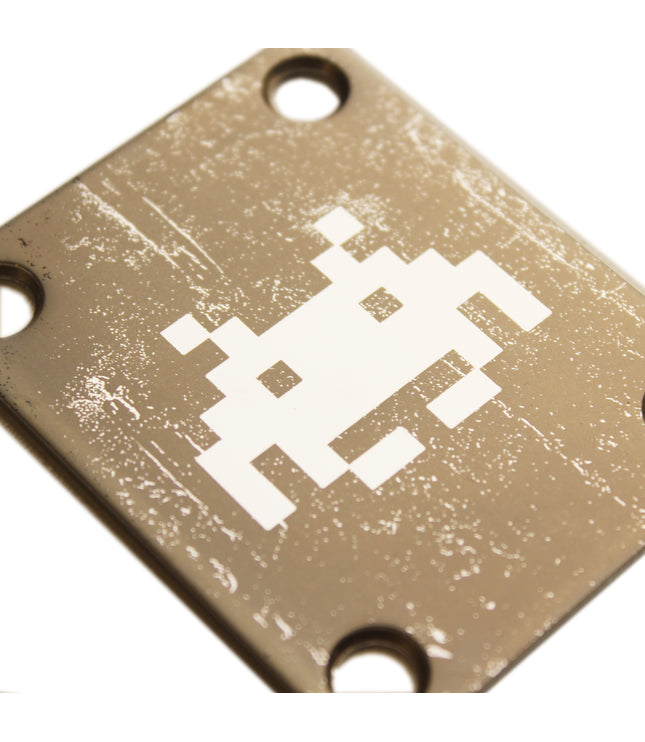 Neck Plate de guitare - Invaders - Taille Fender