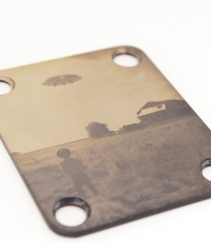 Neck Plate de guitare - John Bo, ce jour étrange - Taille Fender