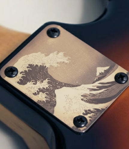 Guitar neck plate - The great wave off Kanagawa - Black & Brass - Fender size