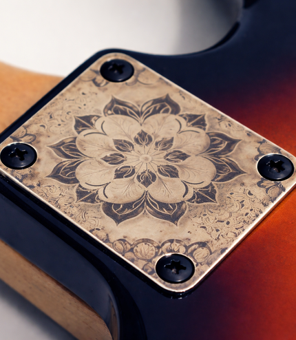 Neck Plate de guitare - Fleur de Neela - Taille Fender